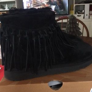 Uggs short fringe boots